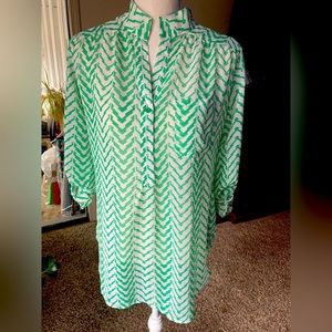 Not getting in a pinch in this blouse🍀